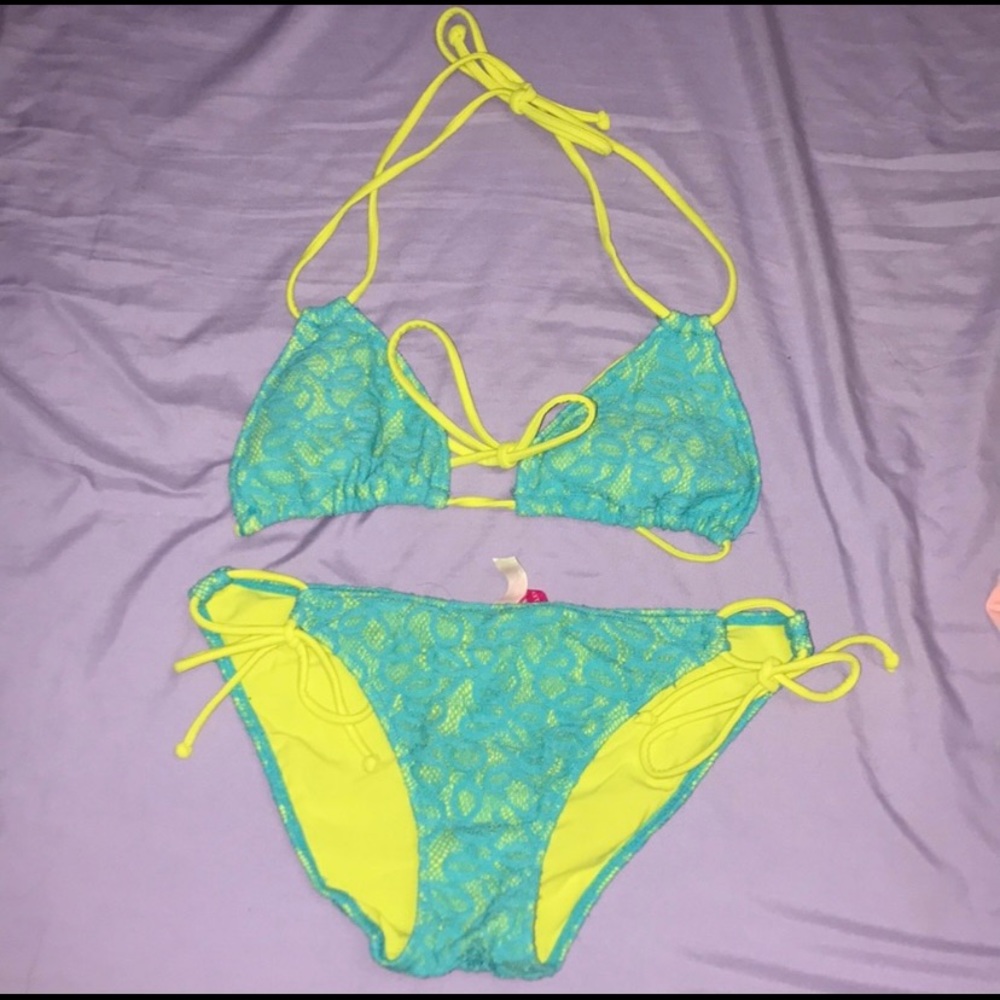 **BUNDLE** Victoria’s Secret bikini